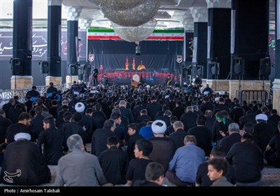قرائت زیارت ناحیه مقدسه در مسجد جمکران