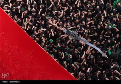 عزاداری و هروله عزاداران قمی در عصر روز عاشورا