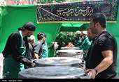 طبخ و توزیع 72 دیگ غذای نذری ظهر عاشورا در بجنورد