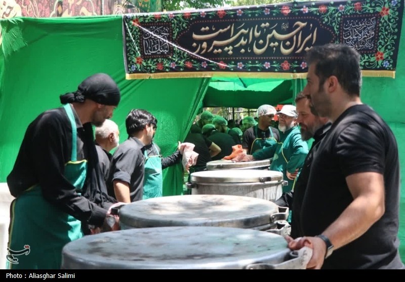 ۷۲ دیگ غذای نذری امروز در بجنورد توزیع شد