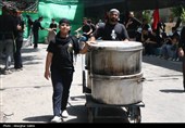 طبخ و توزیع 72 دیگ غذای نذری ظهر عاشورا در بجنورد