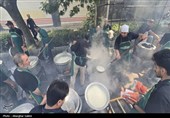 طبخ و توزیع 72 دیگ غذای نذری ظهر عاشورا در بجنورد