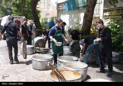 طبخ و توزیع 72 دیگ غذای نذری ظهر عاشورا در بجنورد