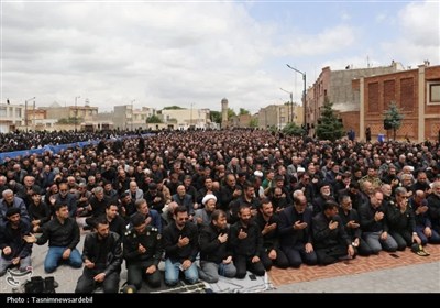 اردبیلِ سربلند؛ نماز ظهر عاشورا با شکوه‌تر از همیشه در دارالارشاد و دارالعباس