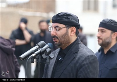 اردبیلِ سربلند؛ نماز ظهر عاشورا با شکوه‌تر از همیشه در دارالارشاد و دارالعباس