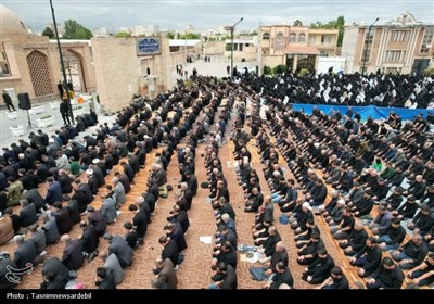 اردبیلِ سربلند؛ نماز ظهر عاشورا با شکوه‌تر از همیشه در دارالارشاد و دارالعباس