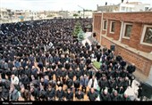 اردبیلِ سربلند؛ نماز ظهر عاشورا با شکوه‌تر از همیشه در دارالارشاد و دارالعباس