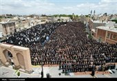 اردبیلِ سربلند؛ نماز ظهر عاشورا با شکوه‌تر از همیشه در دارالارشاد و دارالعباس