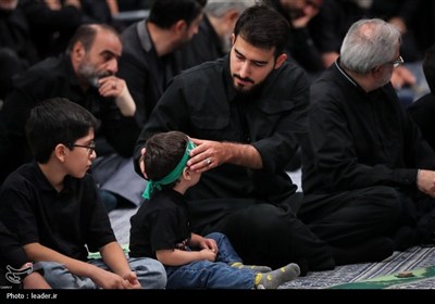 مراسم عزاداری شام غریبان حسینی (ع) در حسینیه امام خمینی
