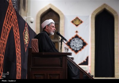 مراسم عزاداری شام غریبان حسینی (ع) در حسینیه امام خمینی