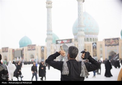 حال و هوای مسجد جمکران در عصر عاشورا