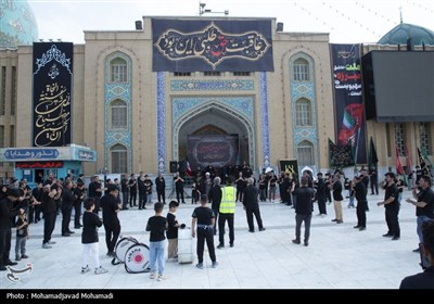 حال و هوای مسجد جمکران در عصر عاشورا