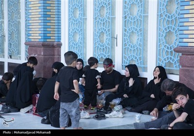 حال و هوای مسجد جمکران در عصر عاشورا