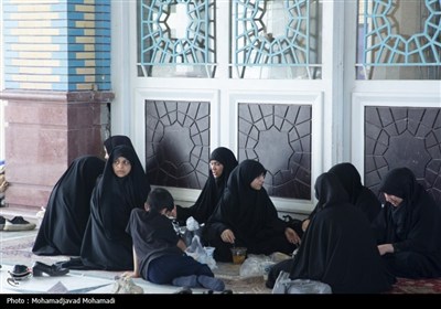 حال و هوای مسجد جمکران در عصر عاشورا