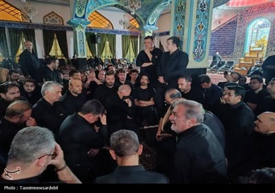 حضور سرزده رئیس‌جمهور پزشکیان در مراسم شام غریبان مسجد اوچدکان اردبیل