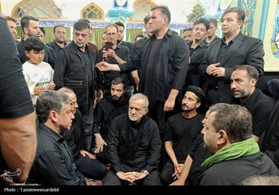 حضور سرزده رئیس‌جمهور پزشکیان در مراسم شام غریبان مسجد اوچدکان اردبیل