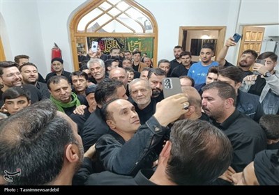 حضور سرزده رئیس‌جمهور پزشکیان در مراسم شام غریبان مسجد اوچدکان اردبیل