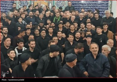 حضور سرزده رئیس‌جمهور پزشکیان در مراسم شام غریبان مسجد اوچدکان اردبیل