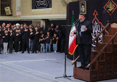 مرثیهسرایی حدادیان در مراسم شام غریبان حسینیه امام خمینی (ره)