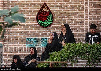 مراسم روضه اباعبدالله الحسین (ع)در خانه تاریخی نبوی قزوین