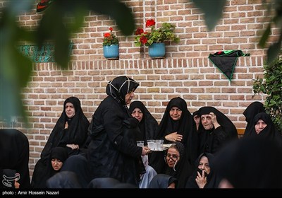 مراسم روضه اباعبدالله الحسین (ع)در خانه تاریخی نبوی قزوین