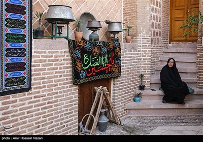 مراسم روضه اباعبدالله الحسین (ع)در خانه تاریخی نبوی قزوین