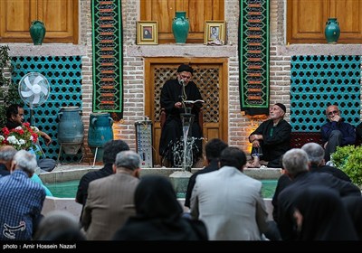 مراسم روضه اباعبدالله الحسین (ع)در خانه تاریخی نبوی قزوین