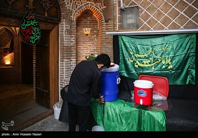 مراسم روضه اباعبدالله الحسین (ع)در خانه تاریخی نبوی قزوین