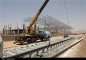 آغاز عملیات ریلگذاری راهآهن مبارکه ـ سفیددشت ـ شهرکرد + تصویر