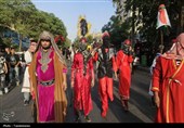 کاروان نمادین اسرای کربلا در خیابان‌های ورامین به حرکت درآمد