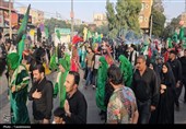 کاروان نمادین اسرای کربلا در خیابان‌های ورامین به حرکت درآمد