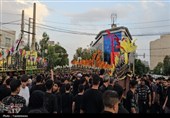 کاروان نمادین اسرای کربلا در خیابان‌های ورامین به حرکت درآمد‍