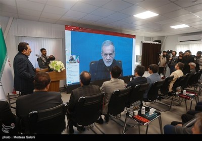 افتتاح فاز نخست نیروگاه خورشیدی آفتاب شرق - اصفهان
