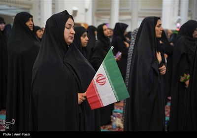 بانوان شیرازی به یاد زنان بنی اسد در تشییع نمادین شهدای کربلا شرکت کردند