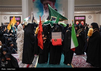 بانوان شیرازی به یاد زنان بنی اسد در تشییع نمادین شهدای کربلا شرکت کردند