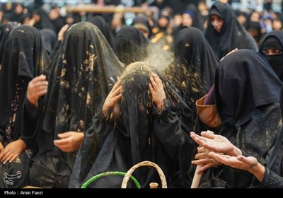 بانوان شیرازی به یاد زنان بنی اسد در تشییع نمادین شهدای کربلا شرکت کردند