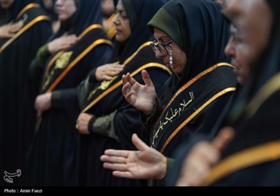 بانوان شیرازی به یاد زنان بنی اسد در تشییع نمادین شهدای کربلا شرکت کردند