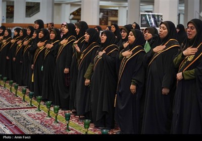 بانوان شیرازی به یاد زنان بنی اسد در تشییع نمادین شهدای کربلا شرکت کردند