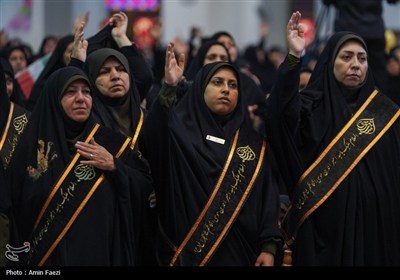بانوان شیرازی به یاد زنان بنی اسد در تشییع نمادین شهدای کربلا شرکت کردند