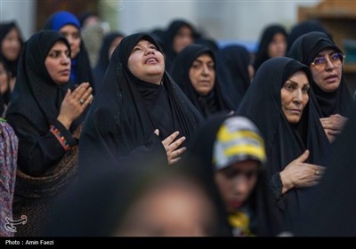 بانوان شیرازی به یاد زنان بنی اسد در تشییع نمادین شهدای کربلا شرکت کردند