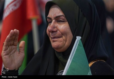 بانوان شیرازی به یاد زنان بنی اسد در تشییع نمادین شهدای کربلا شرکت کردند