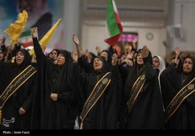 بانوان شیرازی به یاد زنان بنی اسد در تشییع نمادین شهدای کربلا شرکت کردند