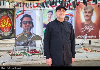 حضور سحرگاهی محمدباقر قالیباف بر مزار شهدای تهاجم رژیم صهیونیستی
