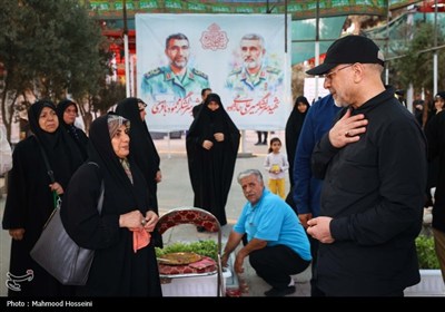 حضور سحرگاهی محمدباقر قالیباف بر مزار شهدای تهاجم رژیم صهیونیستی