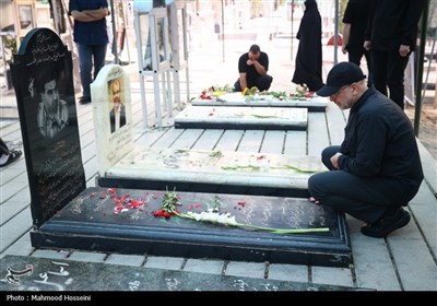 حضور سحرگاهی محمدباقر قالیباف بر مزار شهدای تهاجم رژیم صهیونیستی