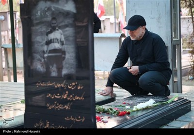 حضور سحرگاهی محمدباقر قالیباف بر مزار شهدای تهاجم رژیم صهیونیستی