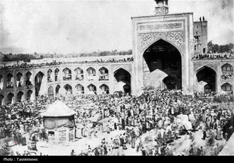 روایت جنایت رضاخان در فاجعه مسجد گوهرشاد و زنده به گور کردن مردم