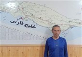دوچرخه‌سوار مازندرانی با پیام «ورزش آری - اعتیاد هرگز» به بوشهر رسید