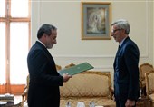 سفرای فرانسه و برزیل استوارنامهشان را تسلیم عراقچی کردند