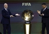 پالمر و دمبله با جام روی پشتبام 70 طبقه نیویورک + عکس